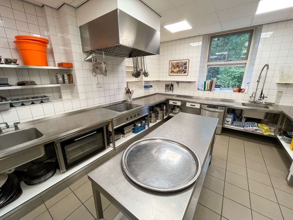 De professionele keuken met de meest geavanceerde apparatuur.
